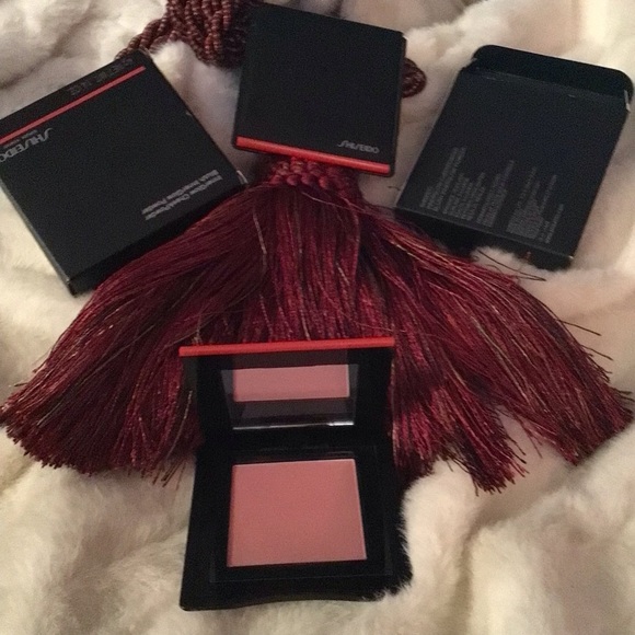 InnerGlow CheekPowder - Picture 4 of 8